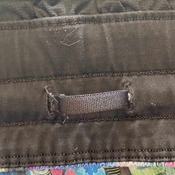 LULULEMON 2018 Tracker Shorts in Seawheeze Electric Beach Special Edition,Size 6 - Picture 6 of 8